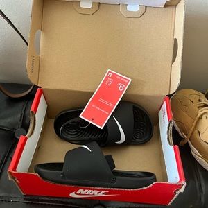 Toddler slides NWT sz 9c